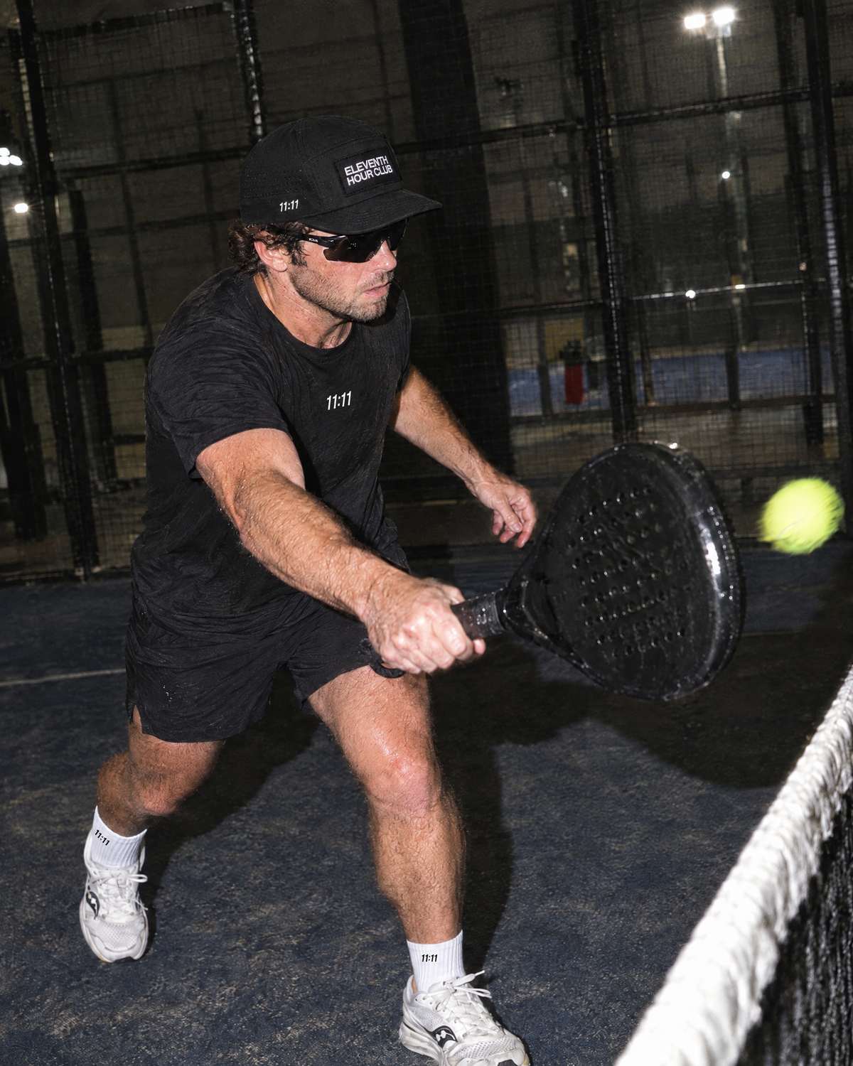 Rückhand beim Padel, mit Performance Lightweight Cap #Performance Lightweight Cap