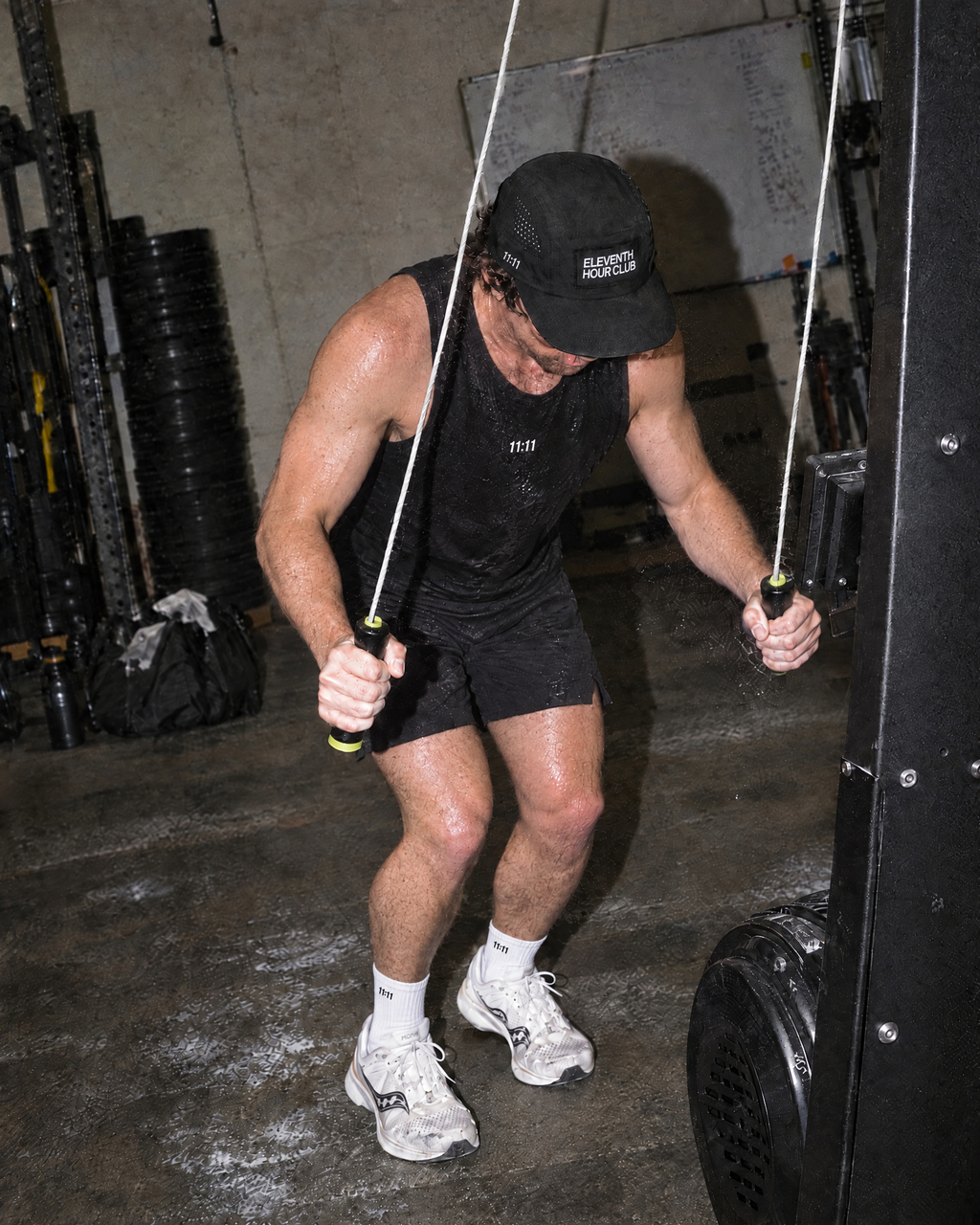 Training am Kabelzug im Gym, mit Performance Lightweight Cap #Performance Lightweight Cap