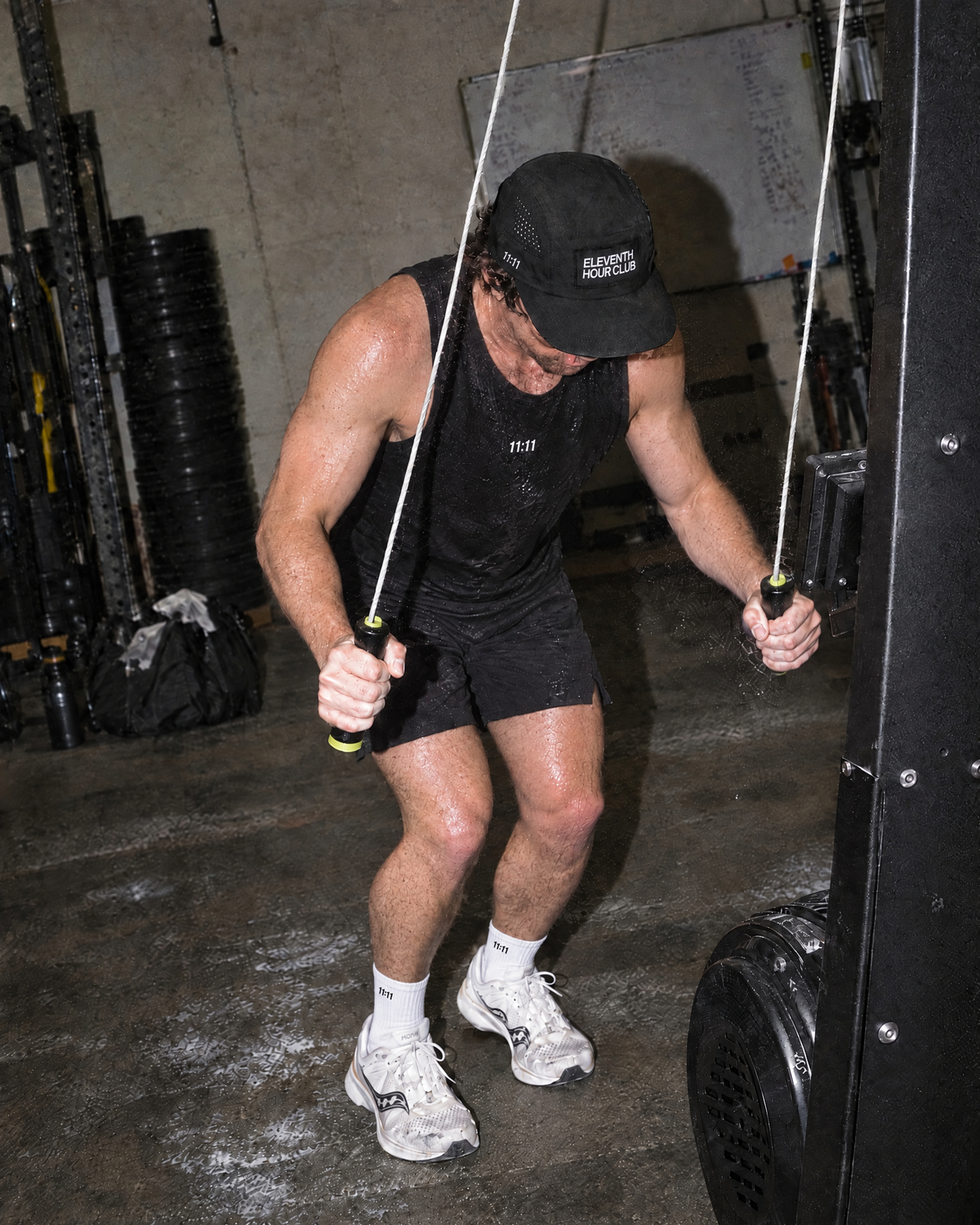 Training am Kabelzug im Gym, mit Performance Lightweight Cap #Performance Lightweight Cap